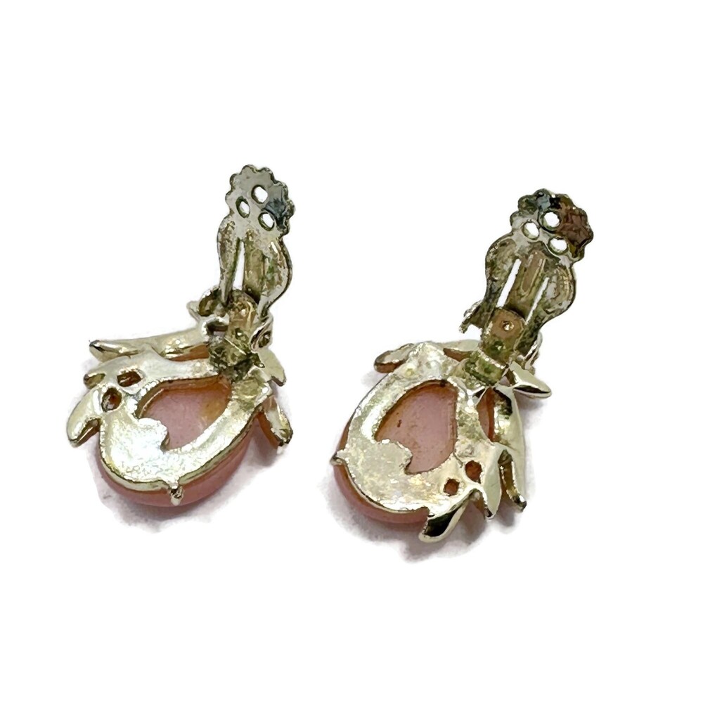 Vintage Pink Thermoset Clip Earrings: Enamel Gold Tone, 50s MCM - Picture 3 of 6